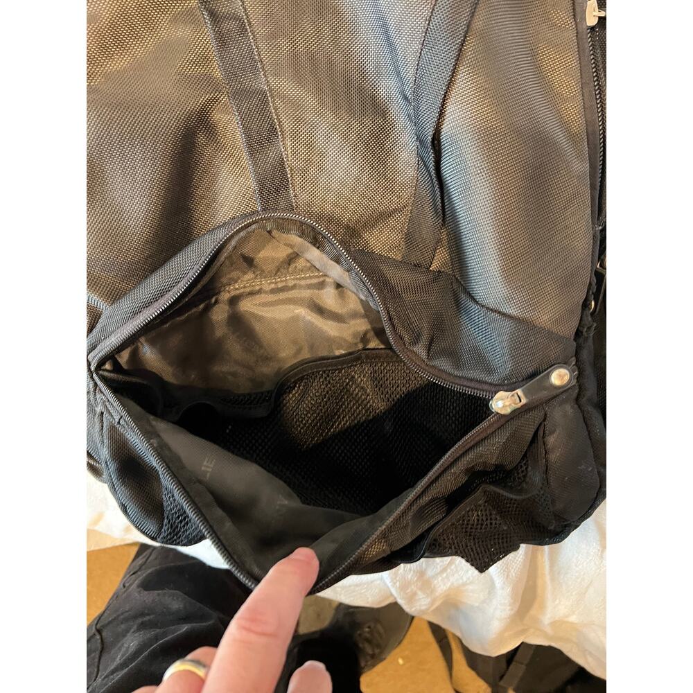 Alienware Large Black Backpack w Padding - Picture 3 of 6